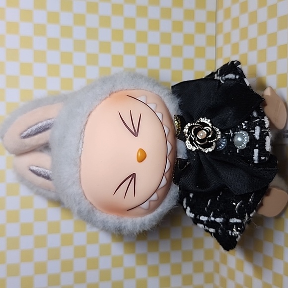 Brand New Labubu  Mini Plus Clothes Shawl With Bow  Accessories. - Picture 1 of 6